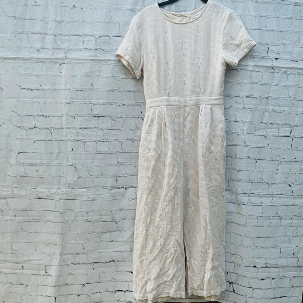 Button-back Ivory Floral Jumpsuit with pockets